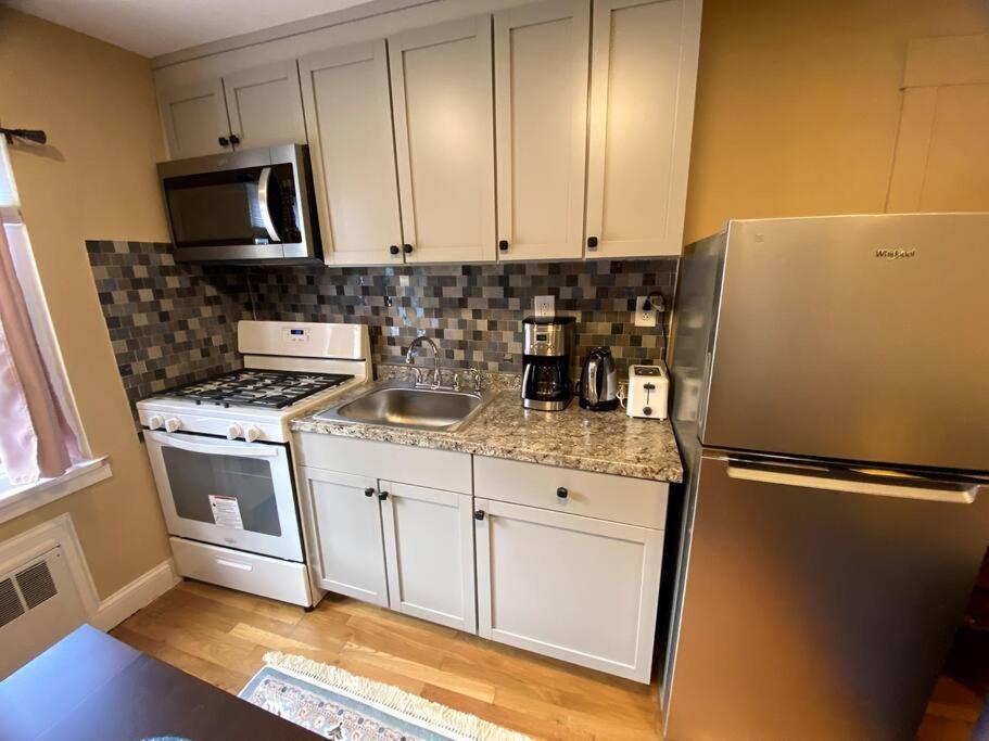 Cozy Boston Getaway Apartment! Free Parking Exterior photo