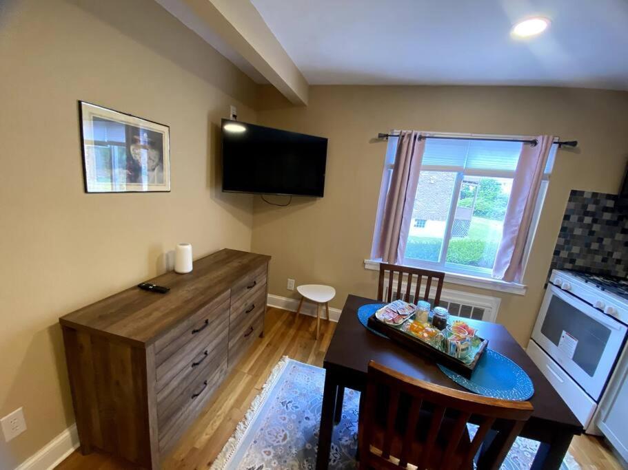 Cozy Boston Getaway Apartment! Free Parking Exterior photo
