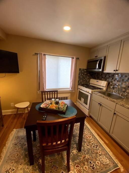 Cozy Boston Getaway Apartment! Free Parking Exterior photo