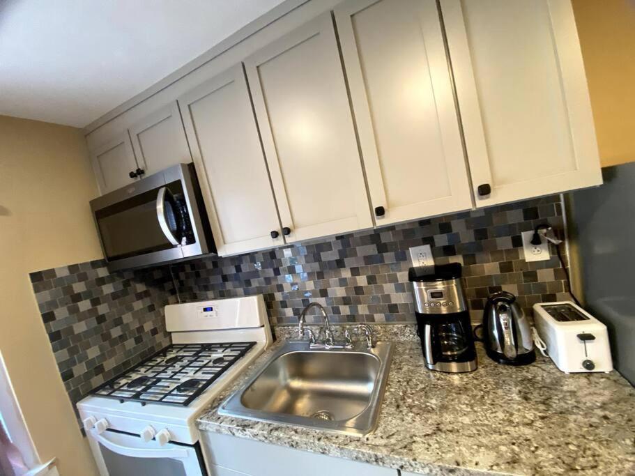 Cozy Boston Getaway Apartment! Free Parking Exterior photo